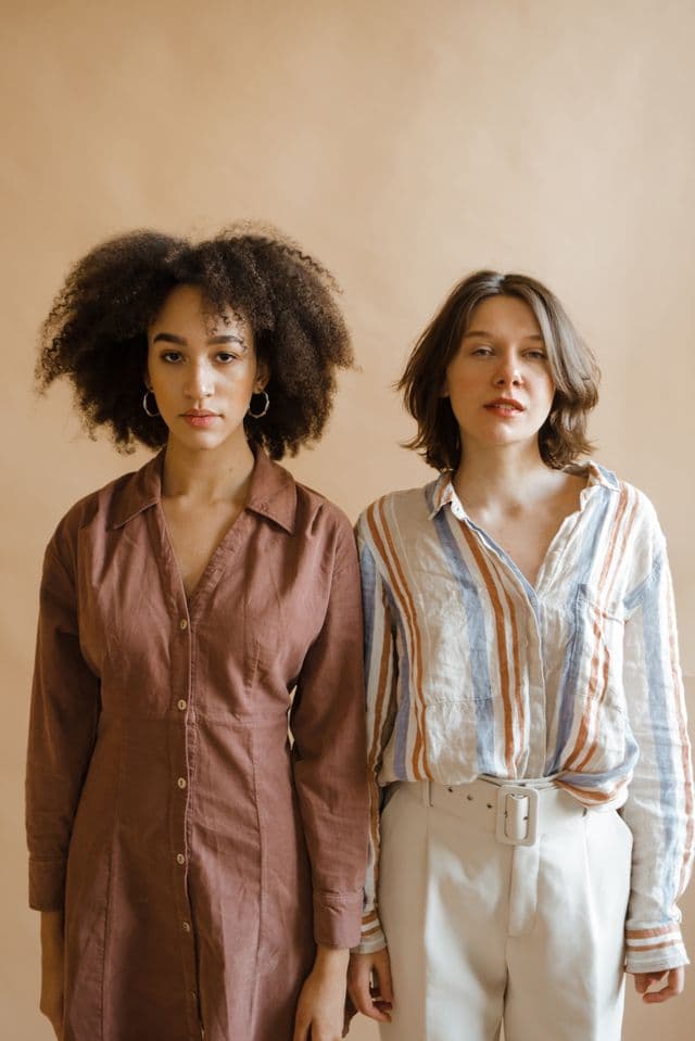 Deux femmes représentant la diversité et le bien-être